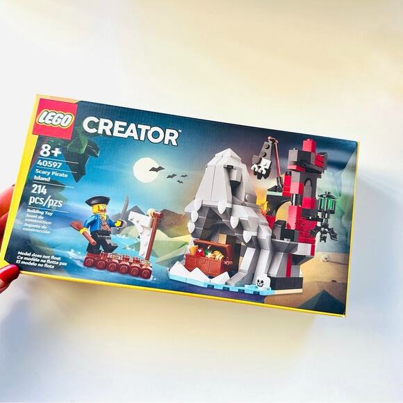 NEW LEGO Creator 40597 Scary Pirate Island 214 Piece Halloween Building Set Kit - Picture 8 of 11